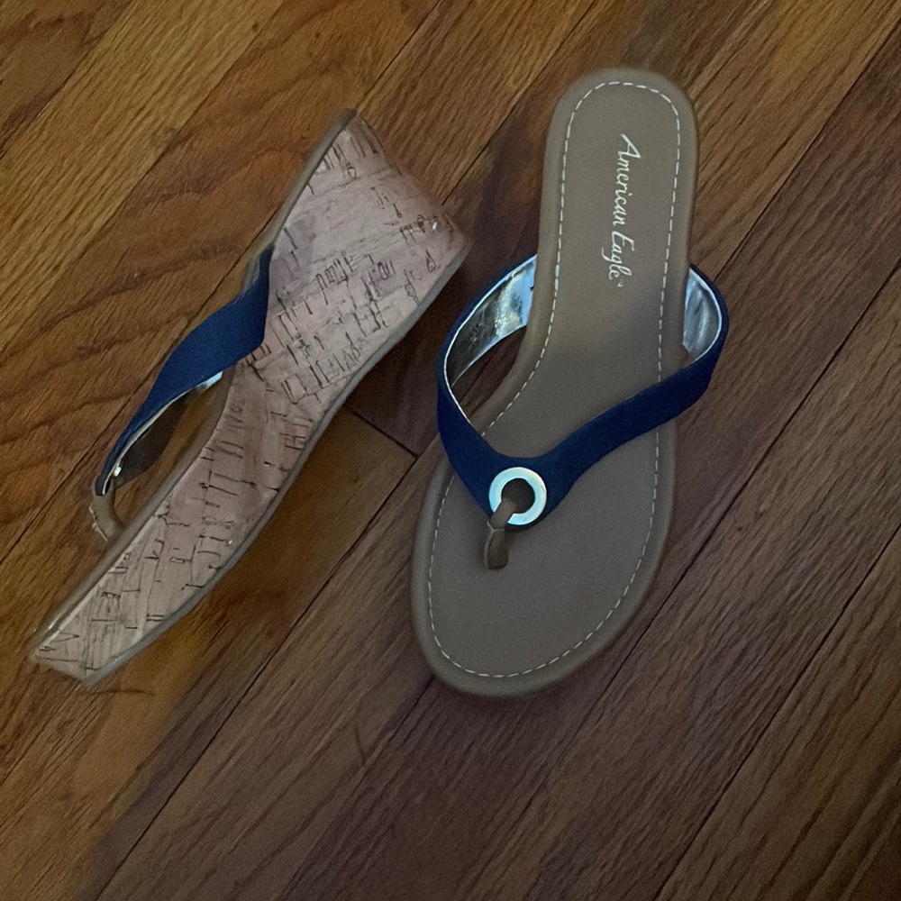 American eagle platform sandals size 6